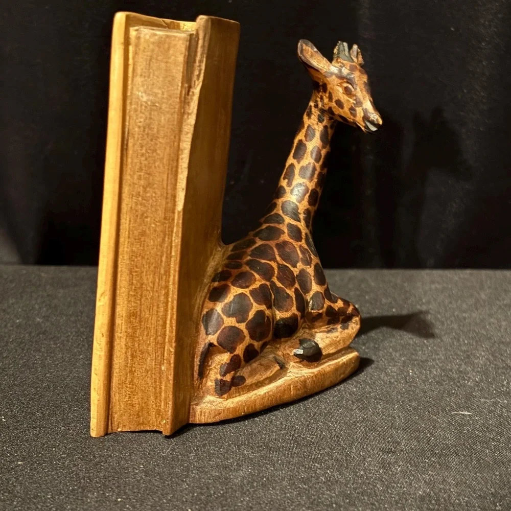Wooden Giraffe Bookends: Hand-Carved Animal Shelf Decor
